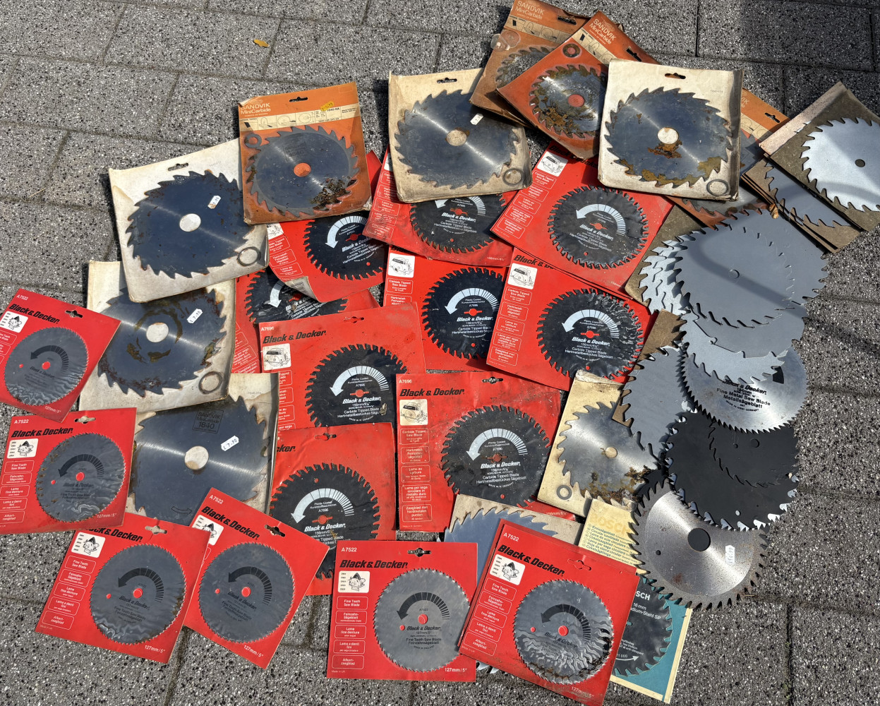 Large lot of cutting discs most unopened in packets