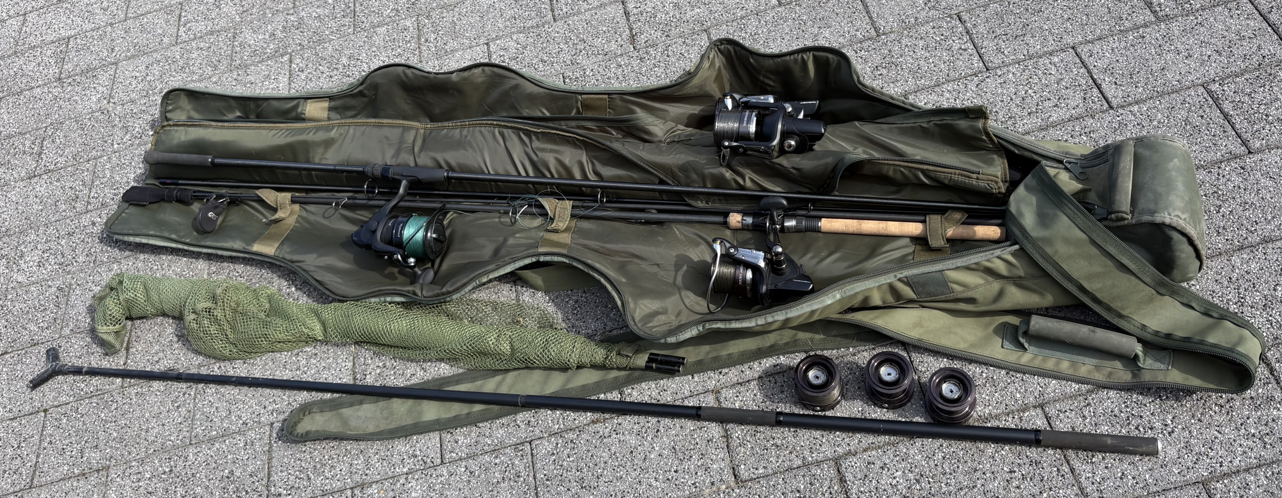 Carp set up, 4 rods and reels all in good condition, rod rest and landing net
