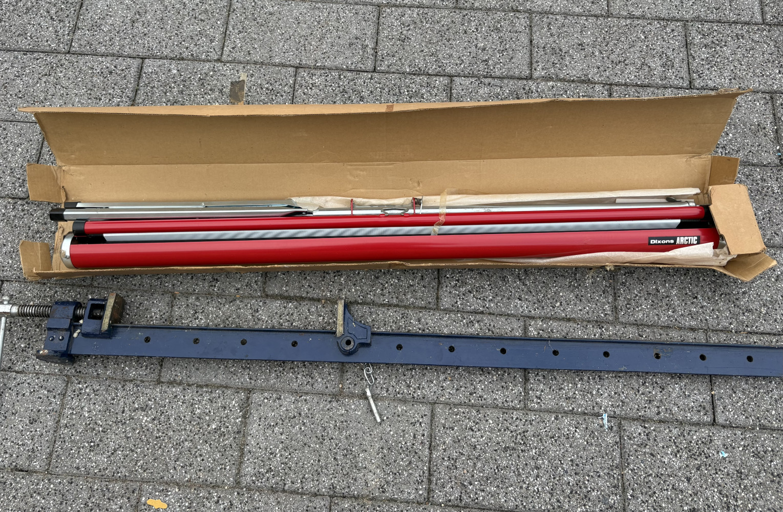 Large sash clamp and projector screen