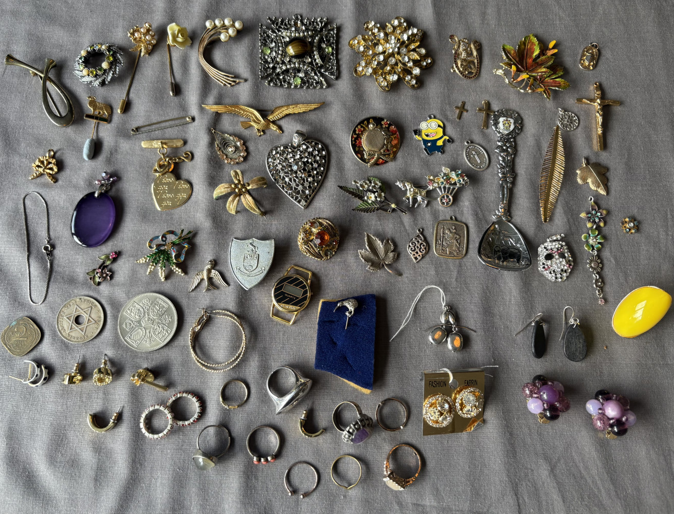 Large mixed lot of brooches, earrings, pendants and coins