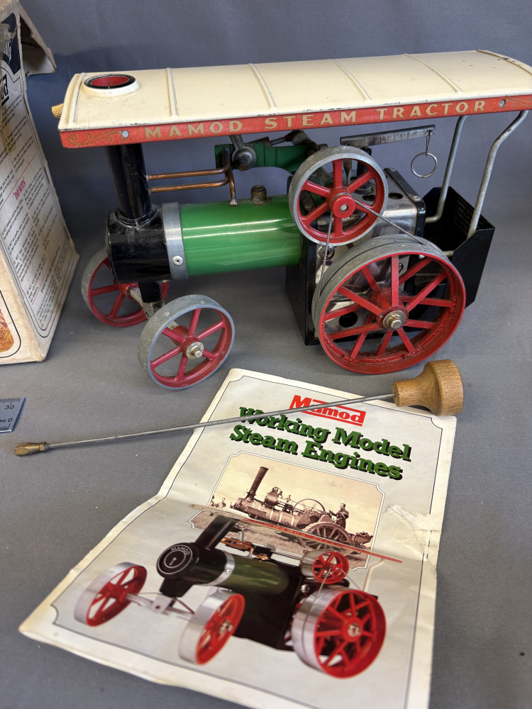 Mamod TE1A Steam Traction Engine with box