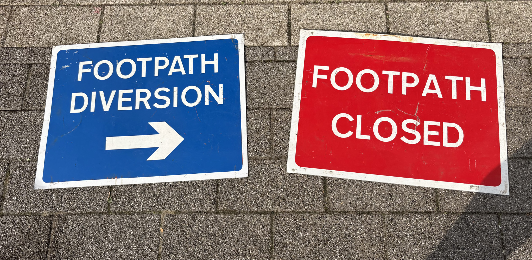2 Metal Road Signs 60 x 45 cms