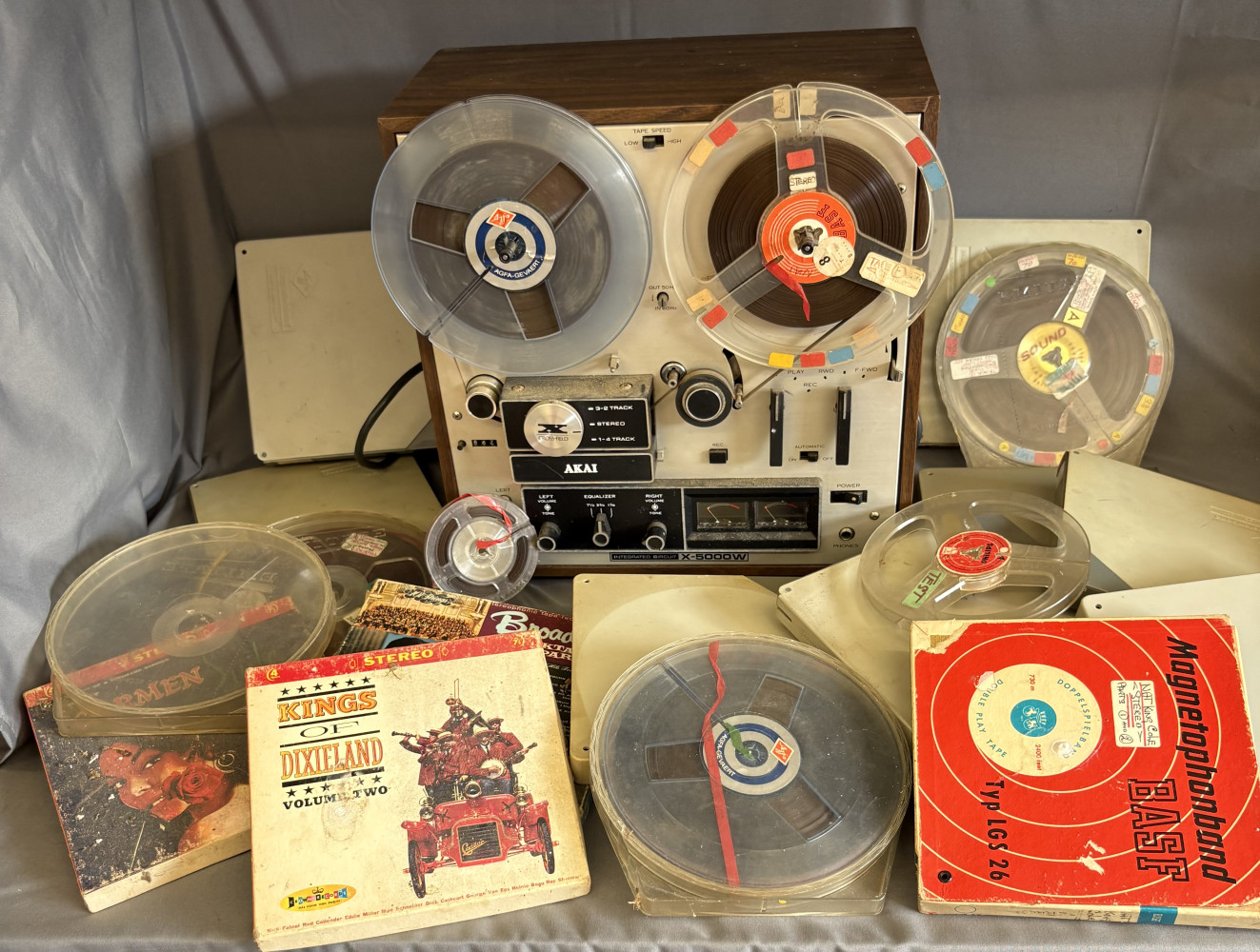 Vintage Akai X-5000W 4-track stereo reel-to-reel tape recorder with a wooden case And lots of tapes