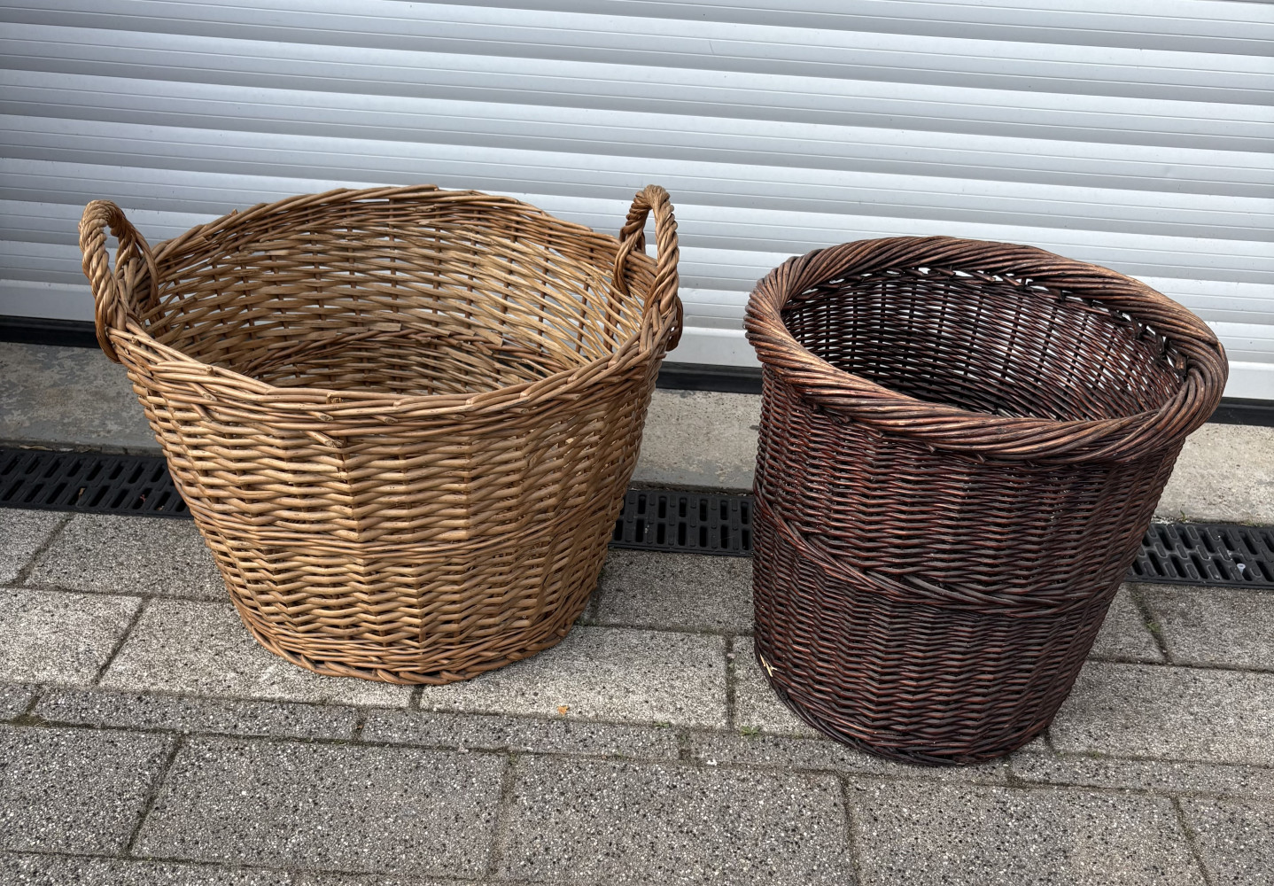 2 large wicker baskets, 41cm and 51cm diameter
