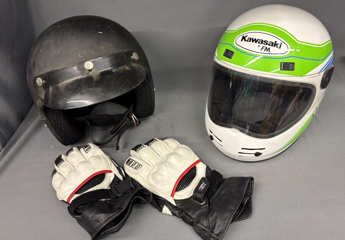 Kawasaki vintage full-face motorcycle helmet, gloves and other retro bike helmet