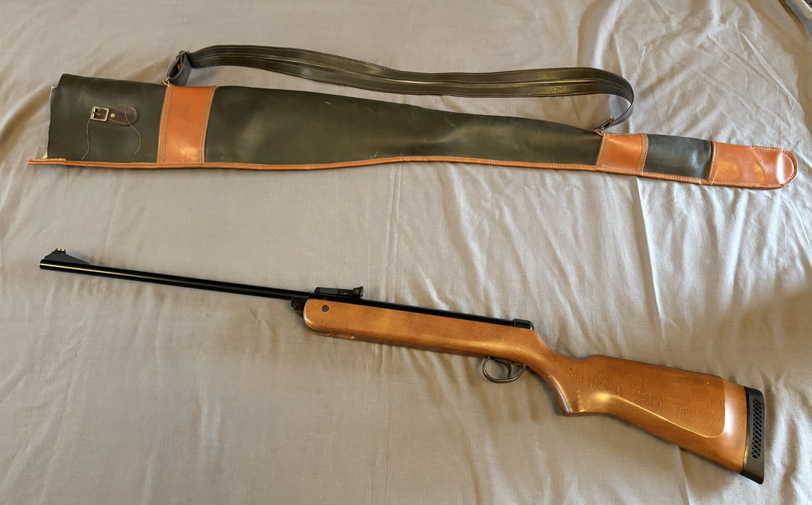 Vintage BSA Meteor Air Rifle, case is A/F
