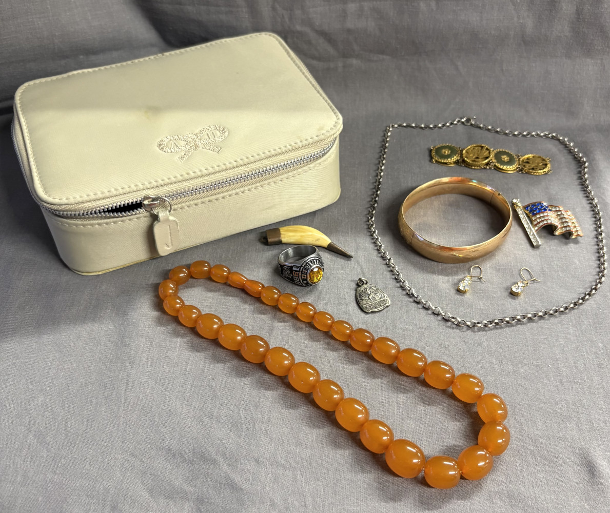 Mixed jewellery in box some vintage