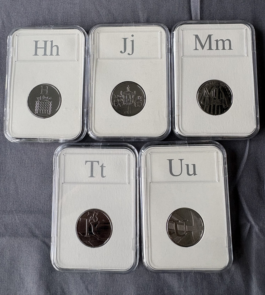 5 very rare collectable 2018 Alphabet 10 pence pieces in hard cases