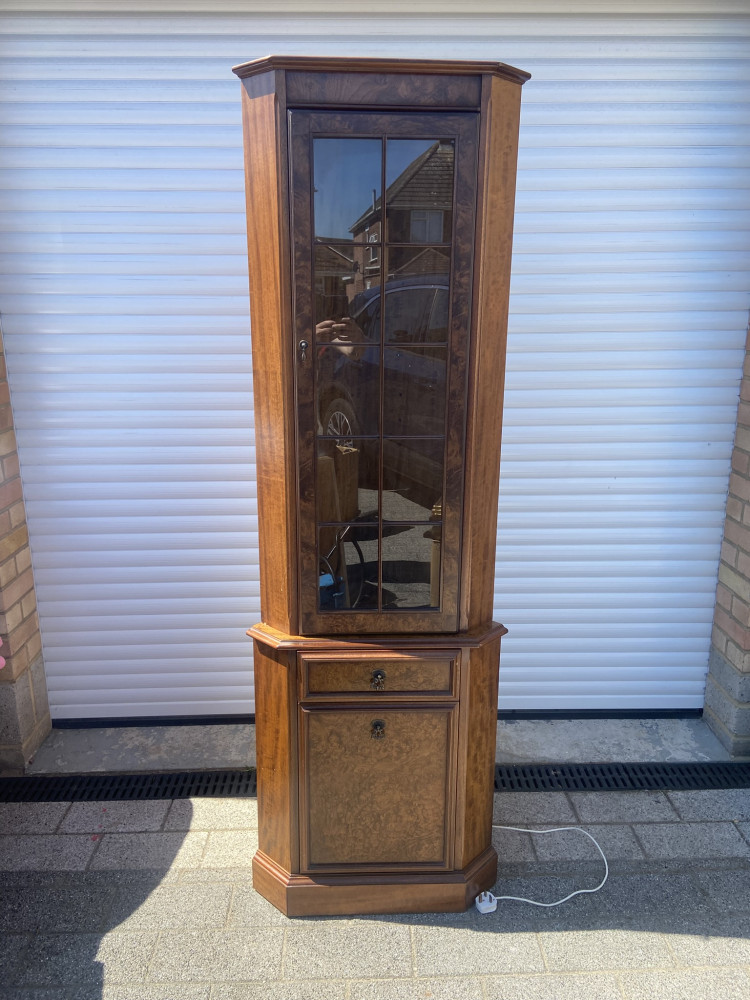 Tall corner solid unit 