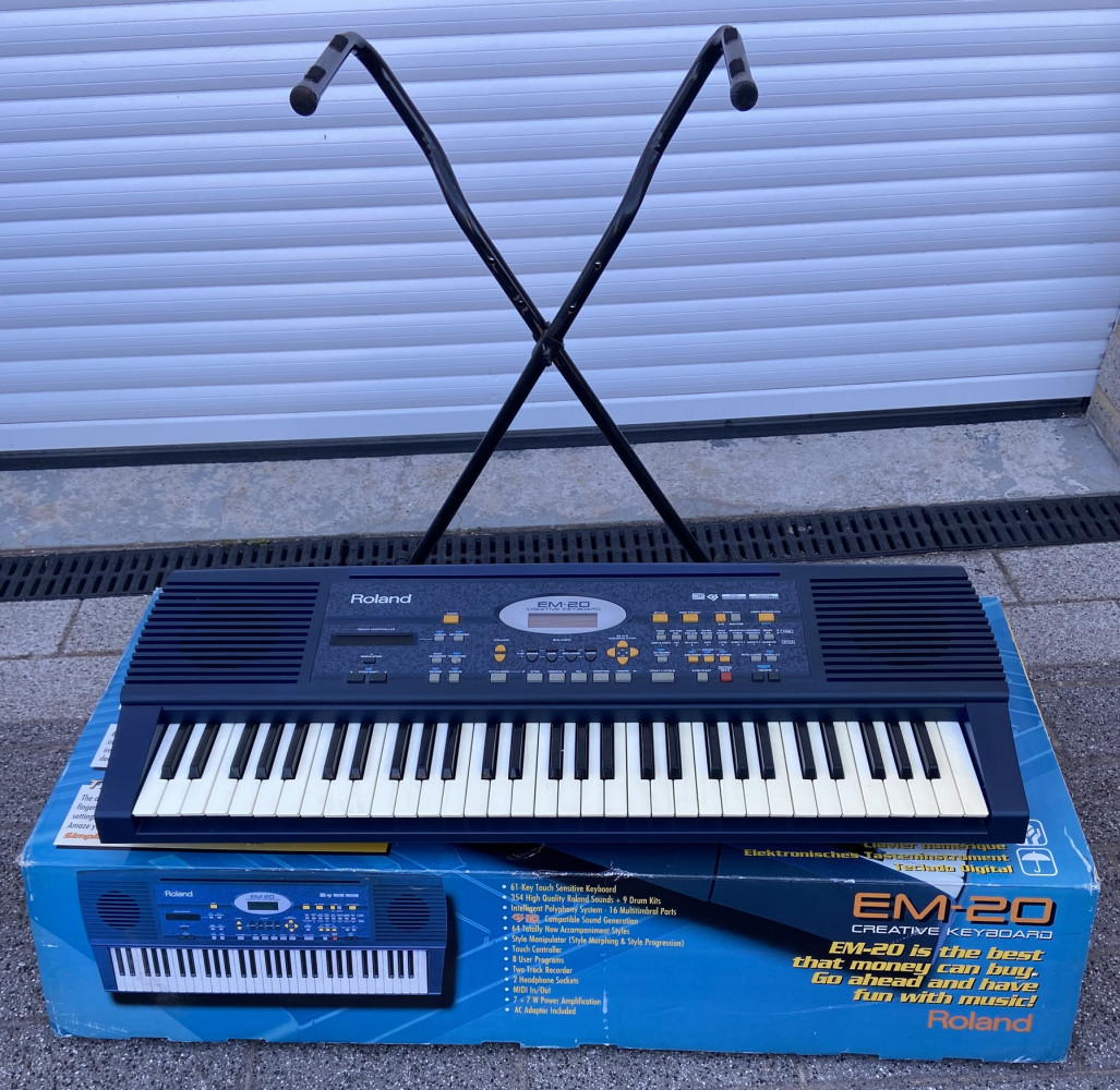 Roland  EM-20 Keyboard and Stand