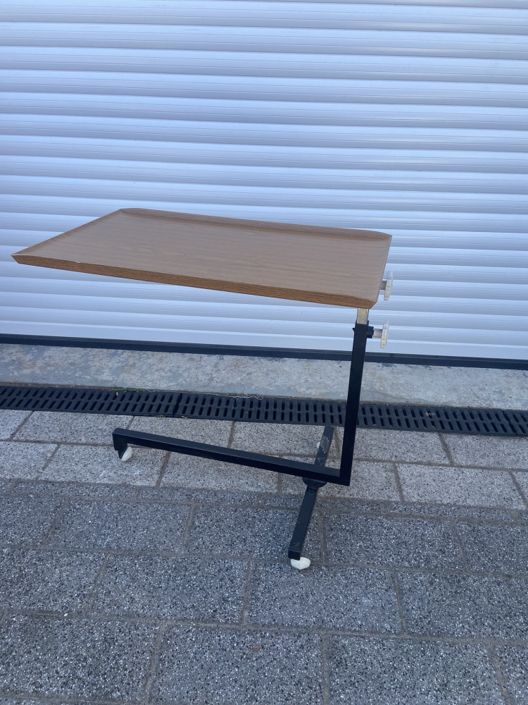 Adjustable table