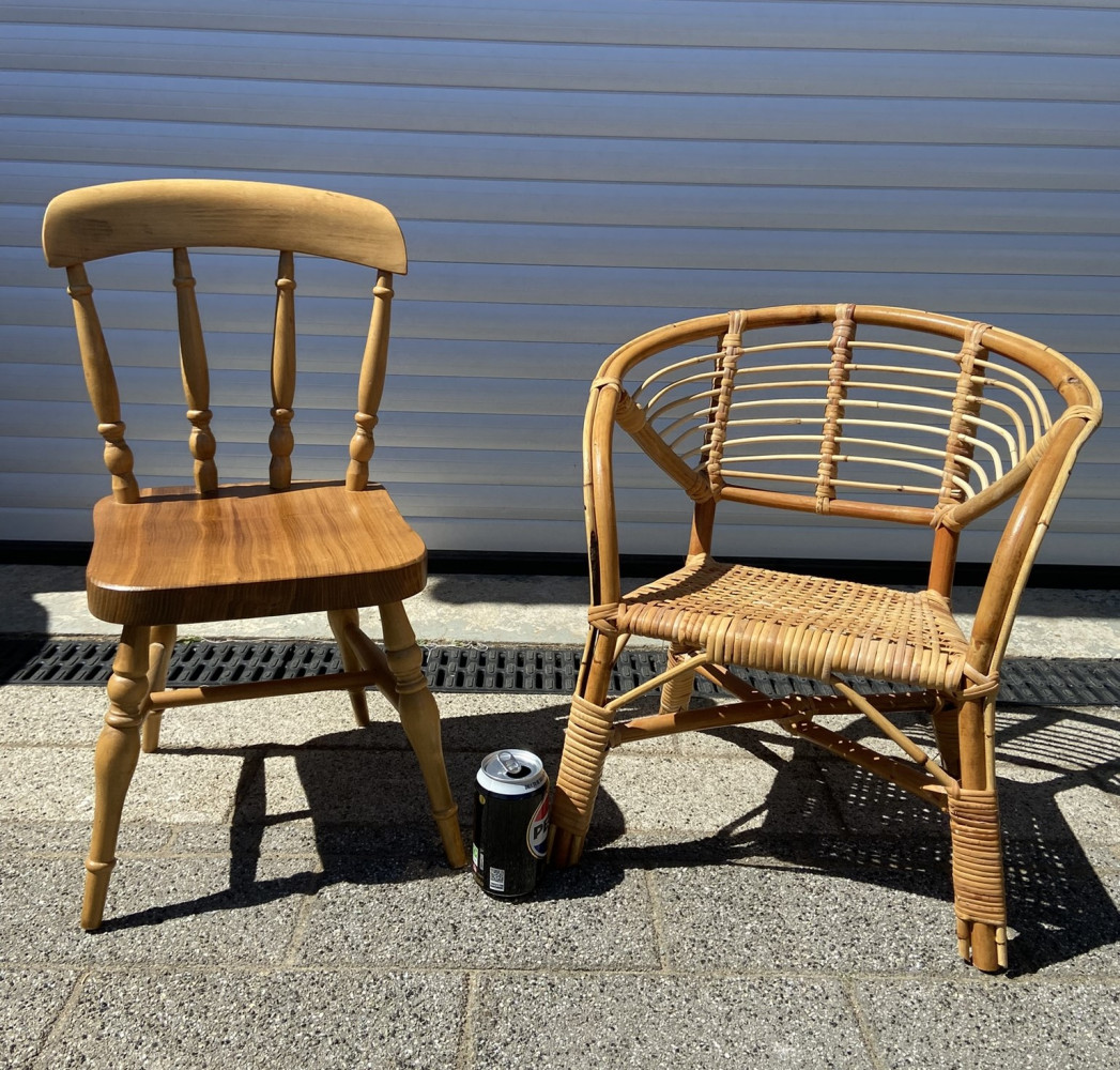 2 small childs or dolls chairs, 