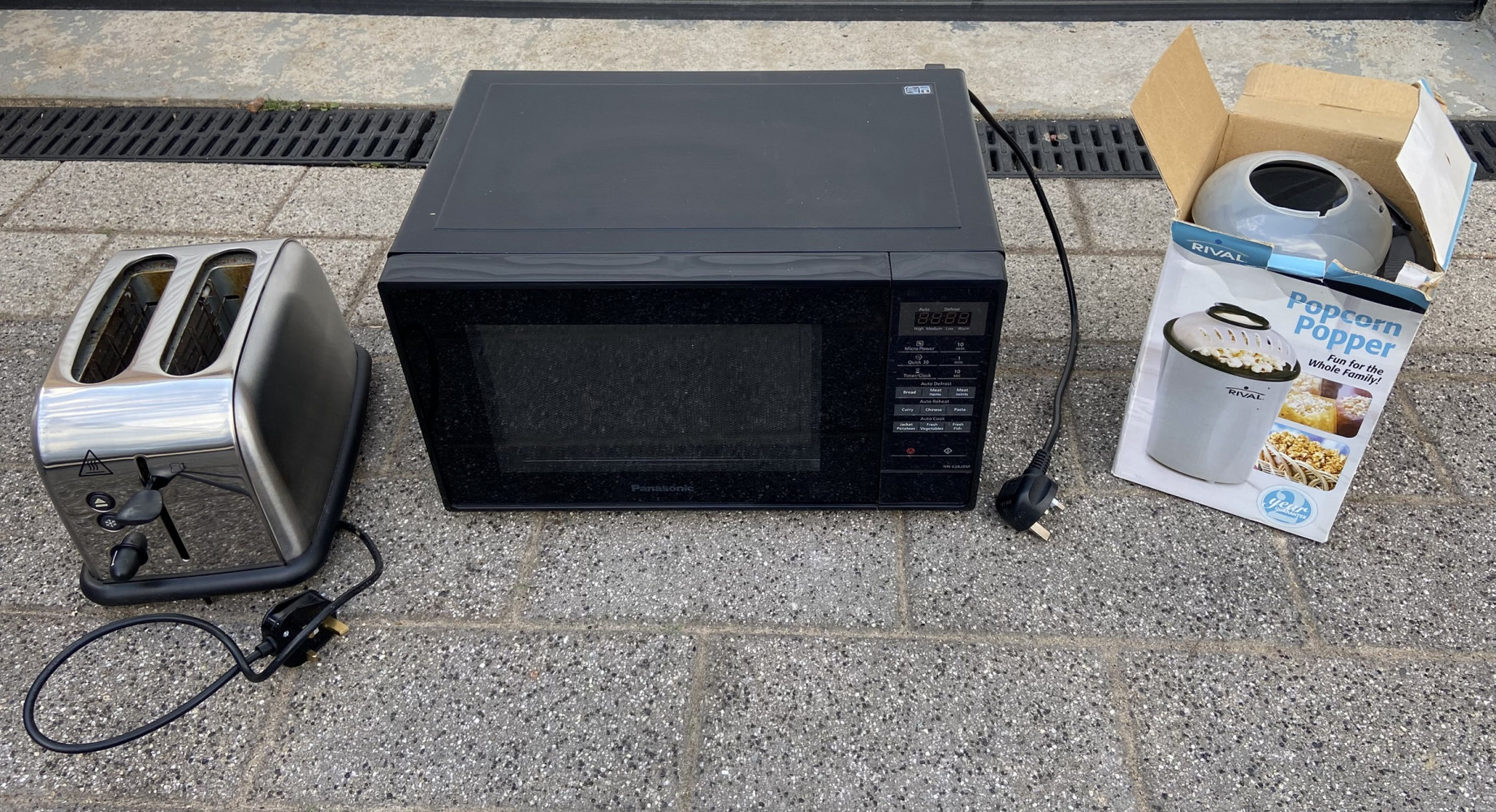 Microwave, popcorn maker and toaster