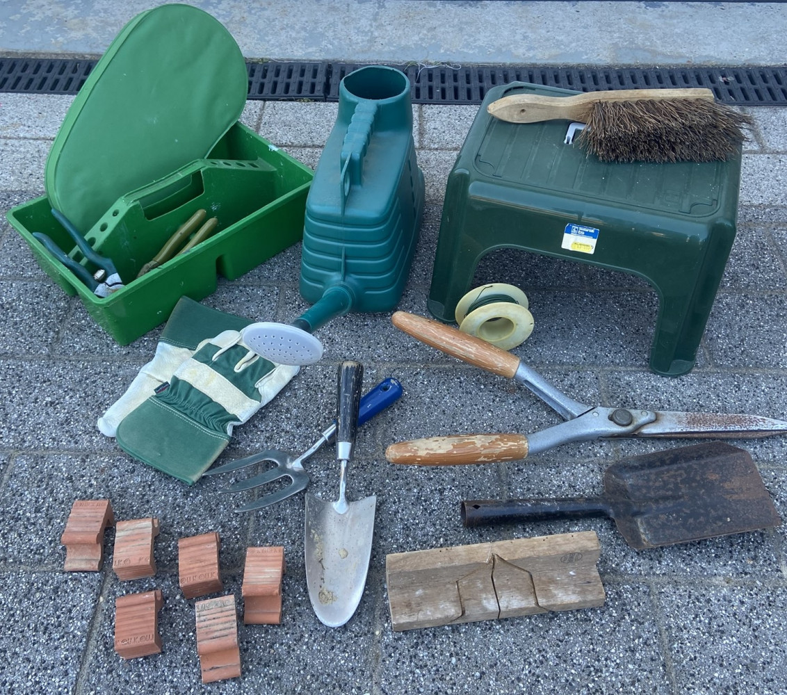 Mixed Garden tools and sundries