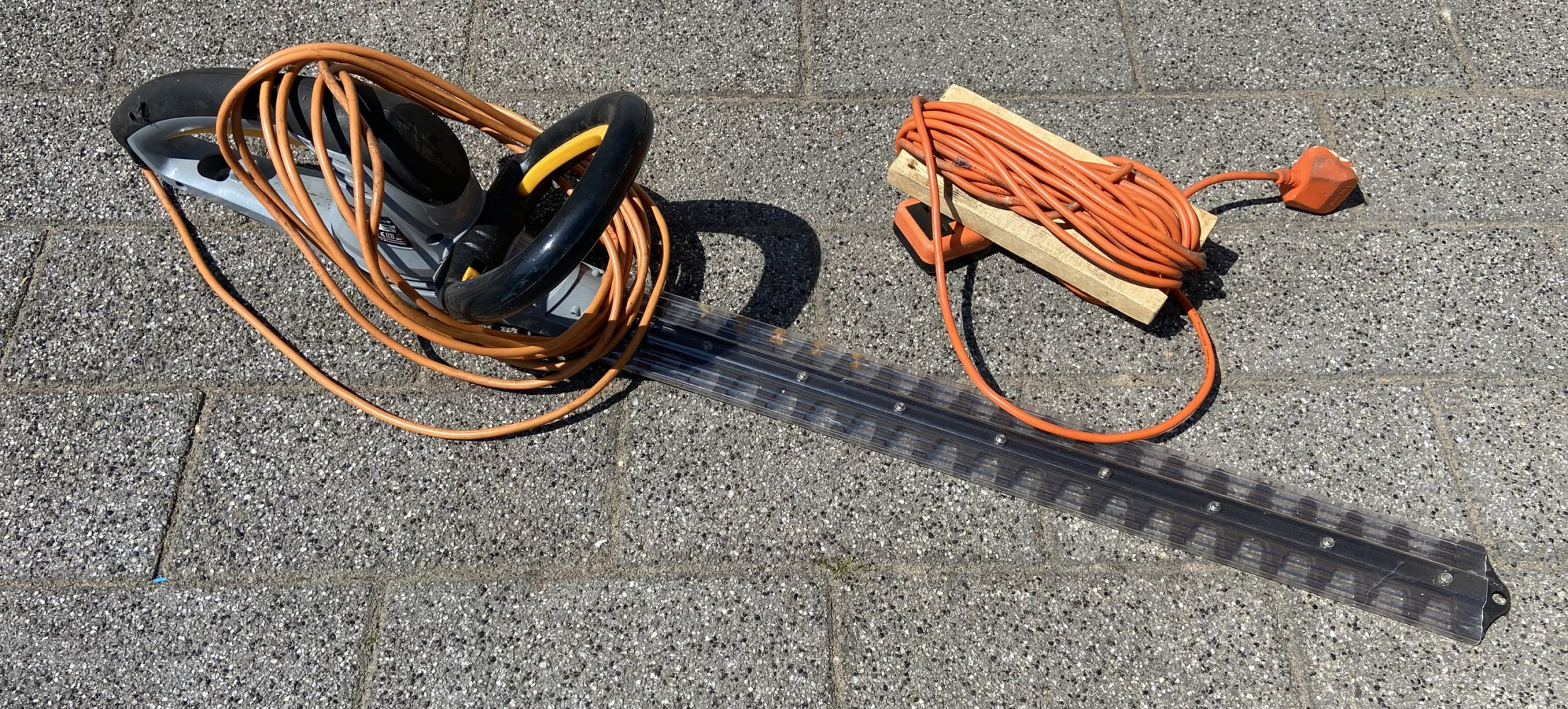 Electric Hedge trimmer and extension cable
