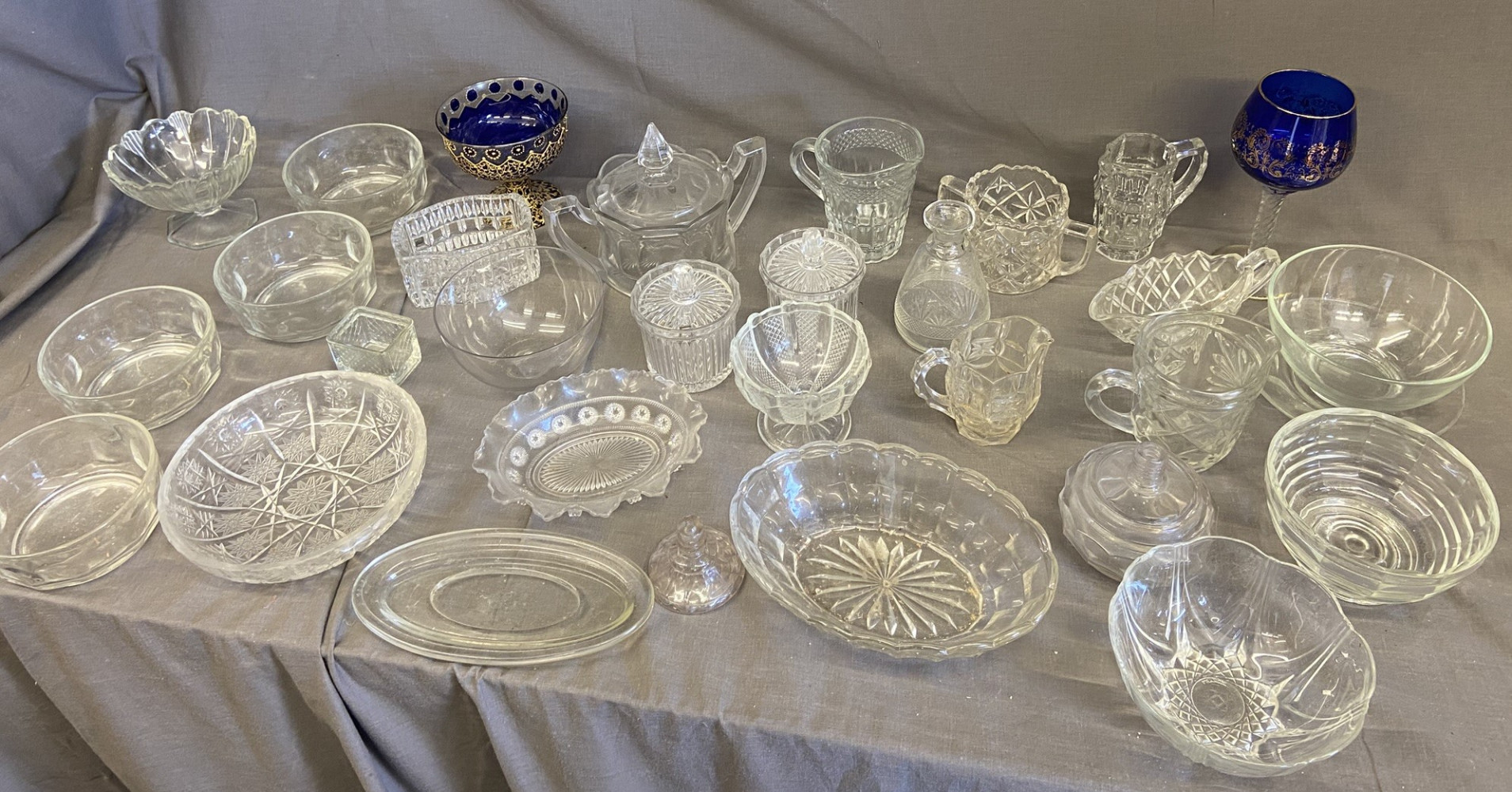Large mixed lot of glass trinket dishes and bowls