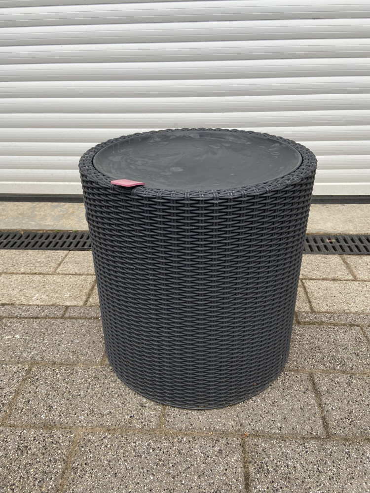 Plastic Garden drinks cooler