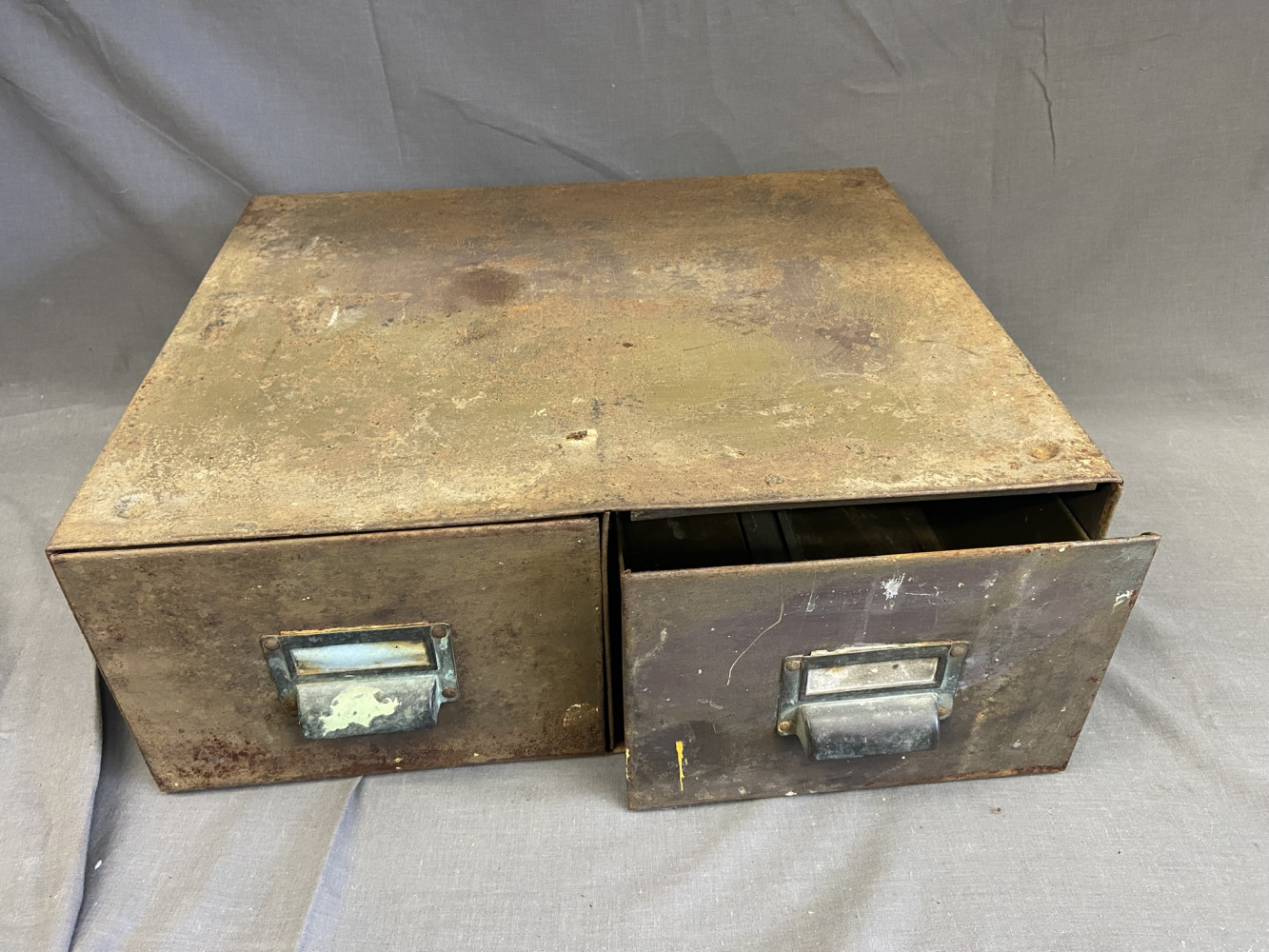 Metal 2 draw storage unit