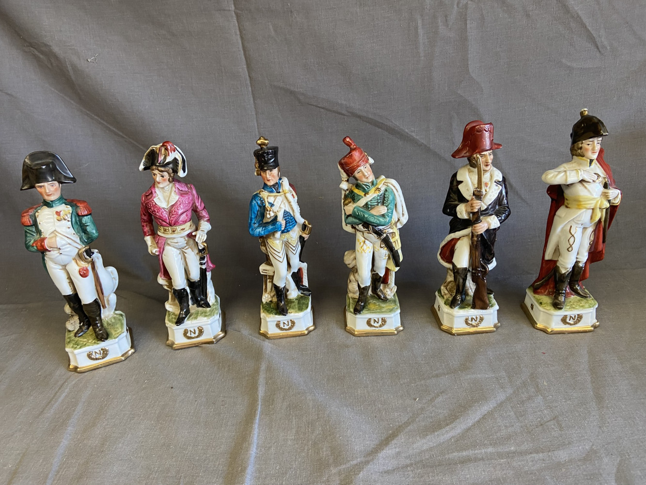 Set of 6 Military figures