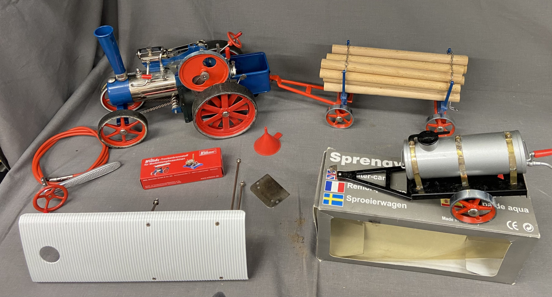 Wilesco Steam Engine and two trailers