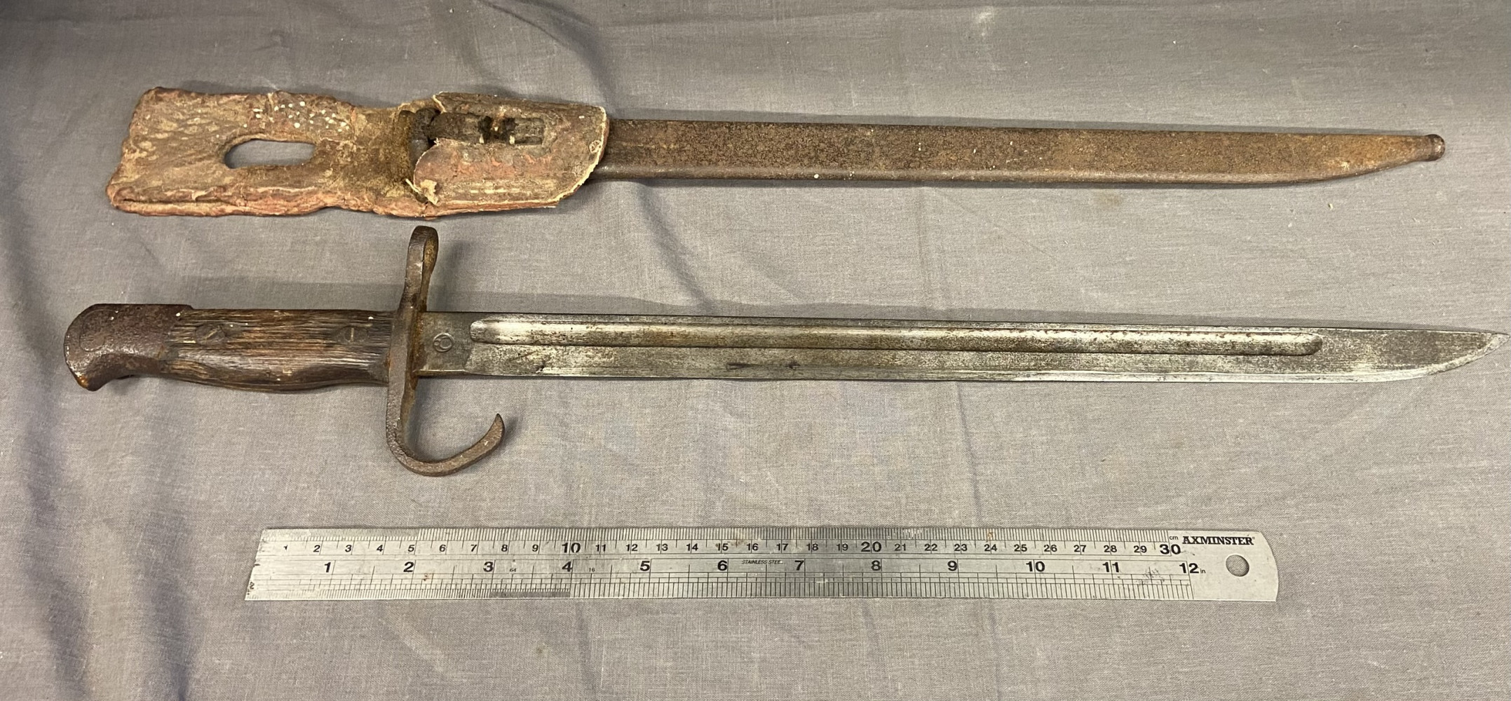 WWII Japanese Arisaka rifle Bayonet & Scabbard