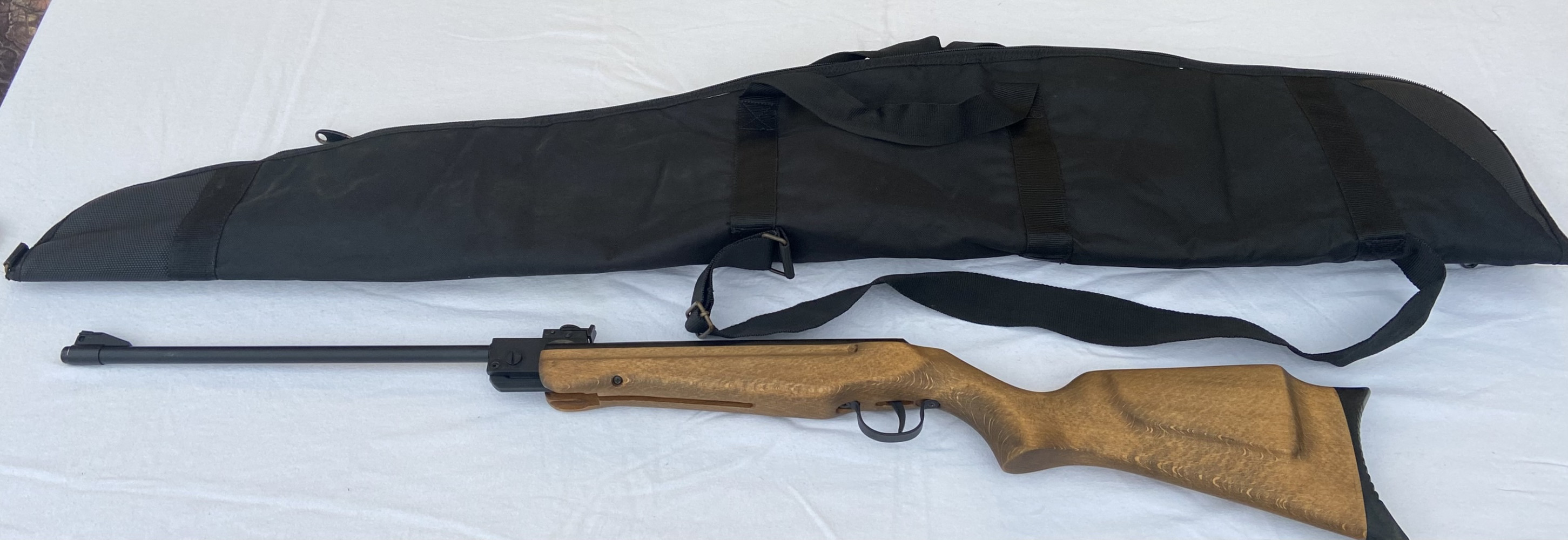 Hawk Air rifle in case