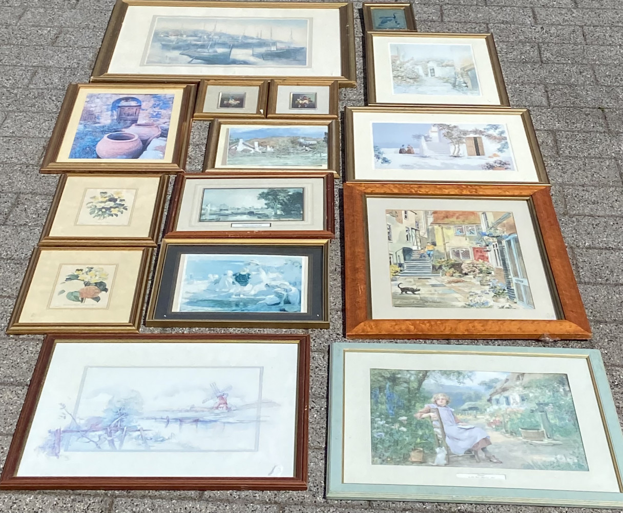 Mixed lot of pictures