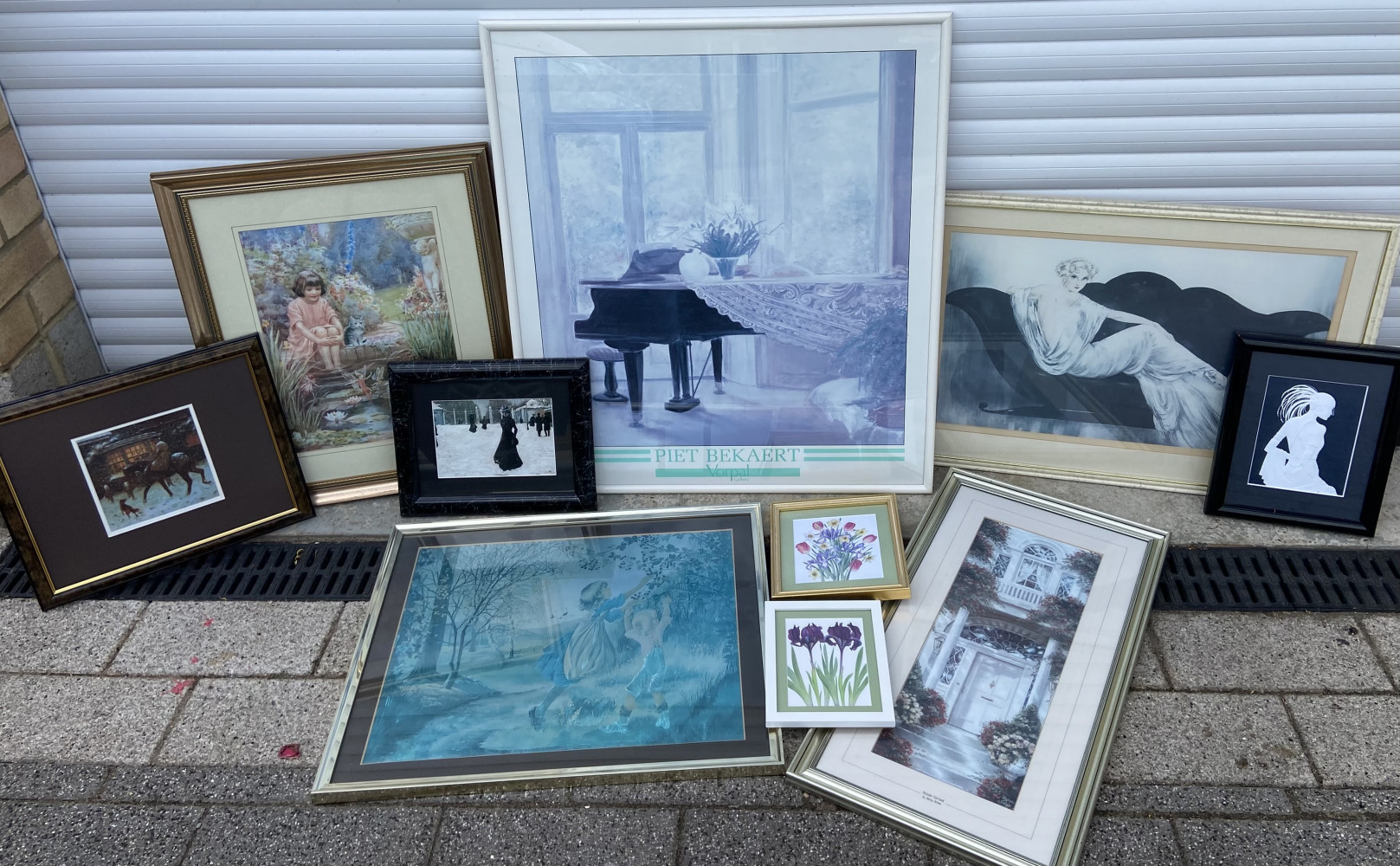 Large lot of pictures