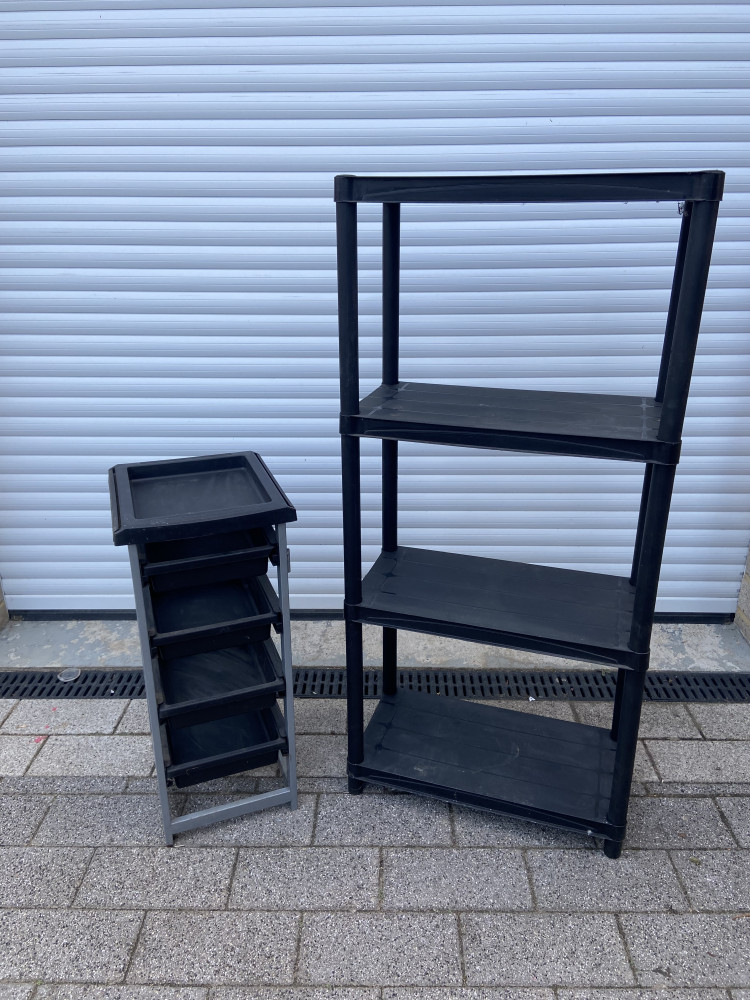 Set of shelves and storage unit with pull out draws