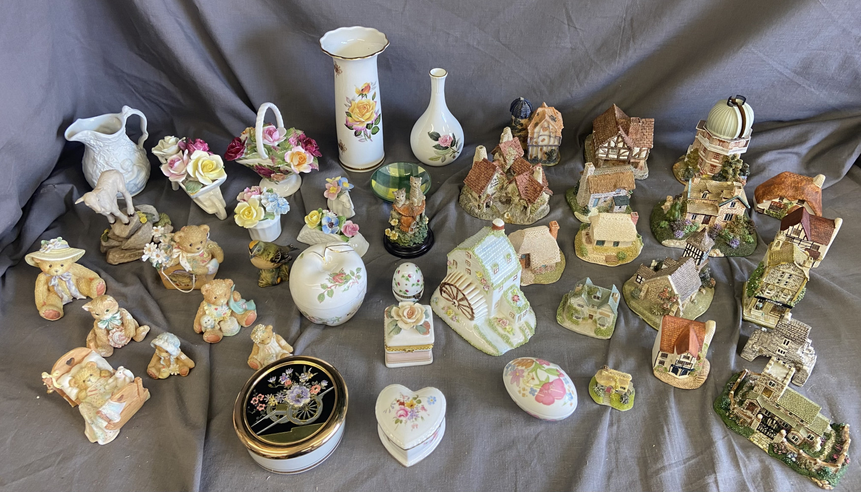 Lilliput Lane, cherished teds, Coalport and other mixed collectable china