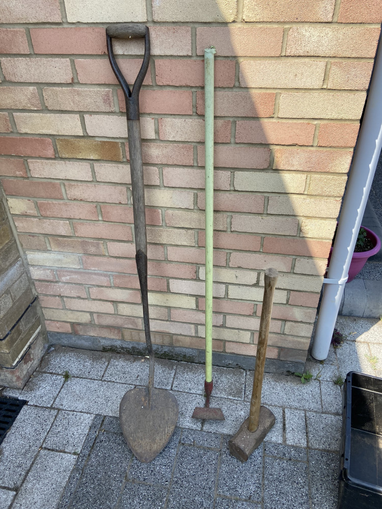 Turf spade, sledge hammer and hoe