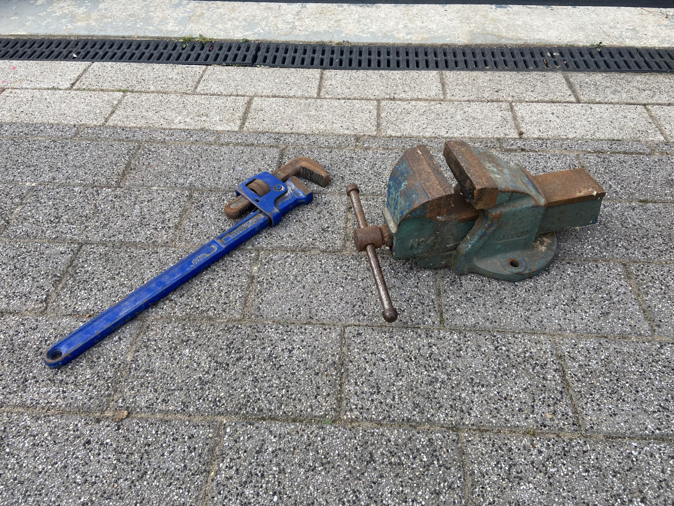 24 inch Stilsons and large vice