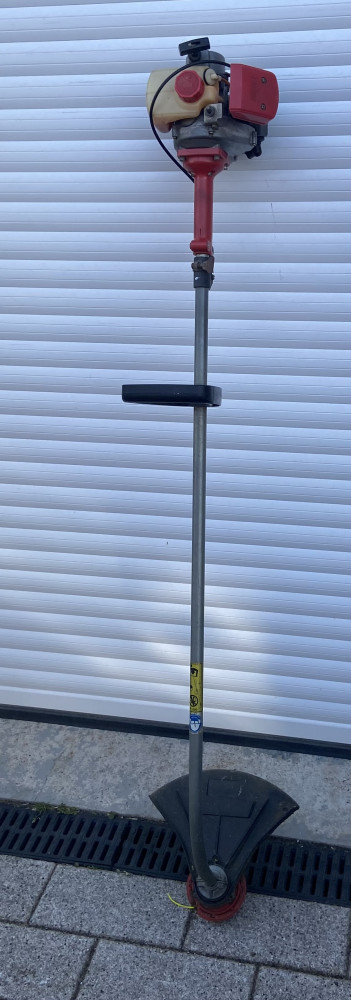 Petrol strimmer