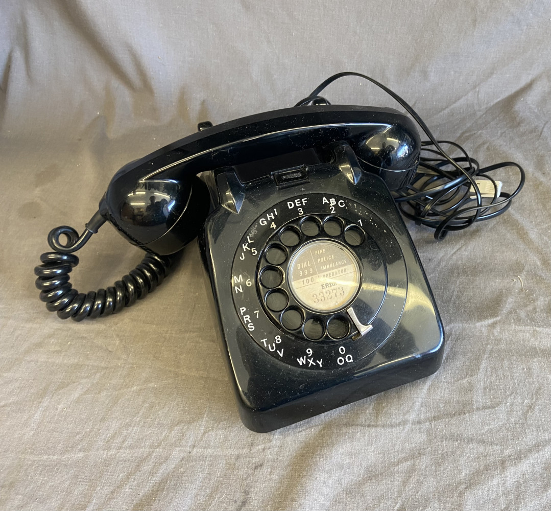 Working rotary dial telephone