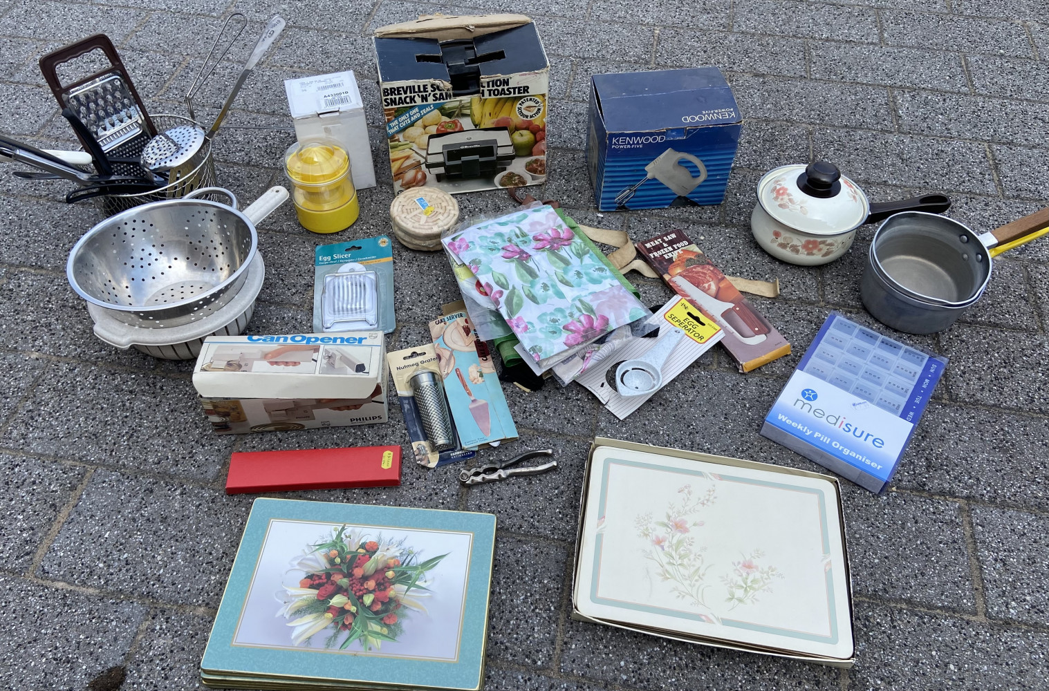 Kitchen wares incl kenwood whisk