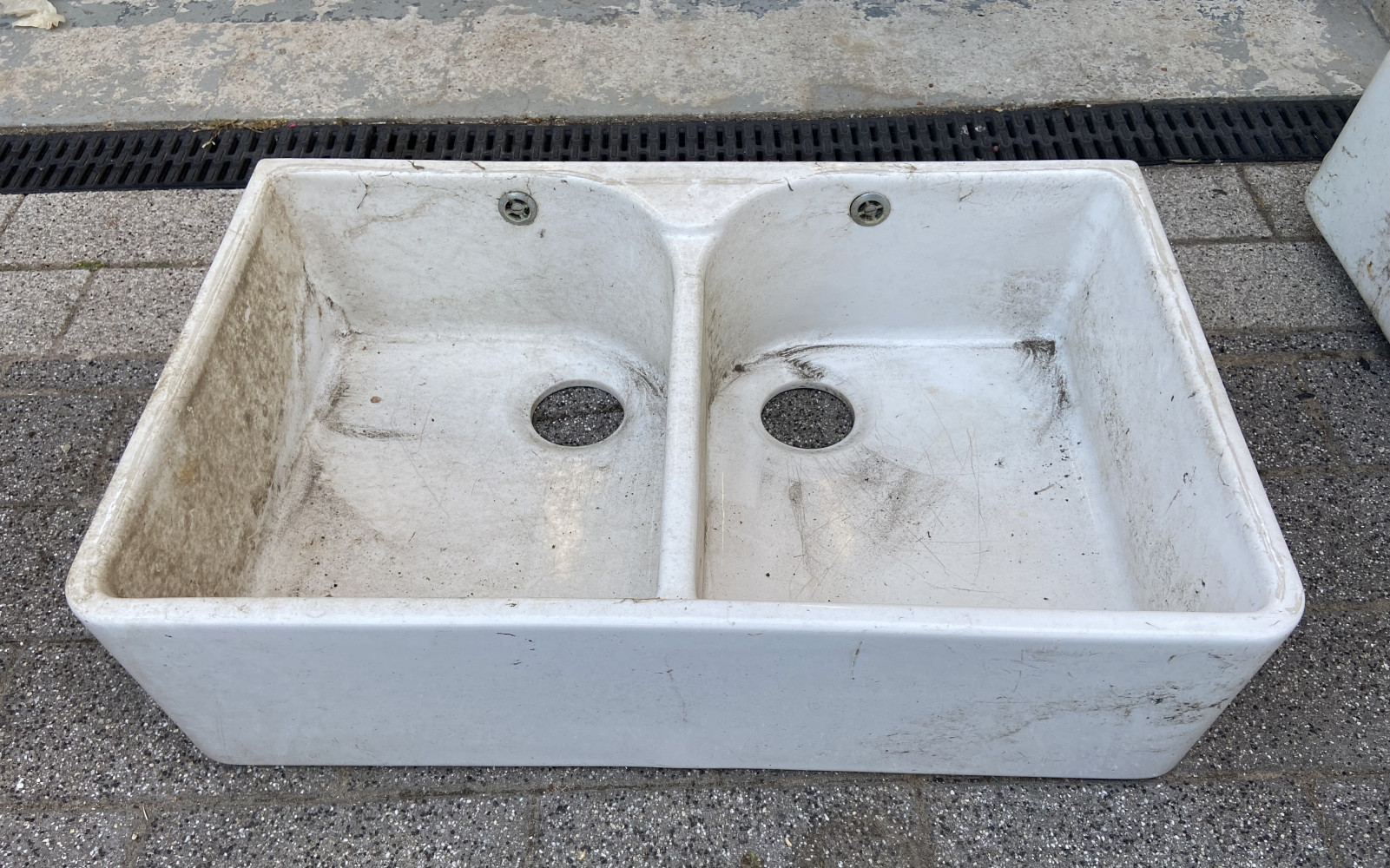 Double butler sink 79 x 50 x 22 cms